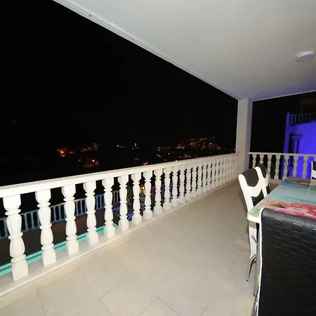 Villa Lux White